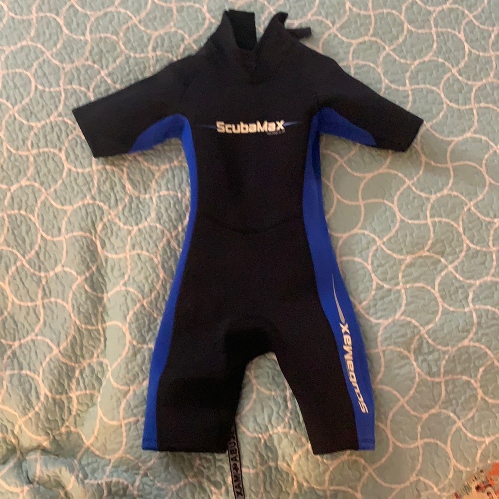 Kids wetsuit- shorty- very good condition